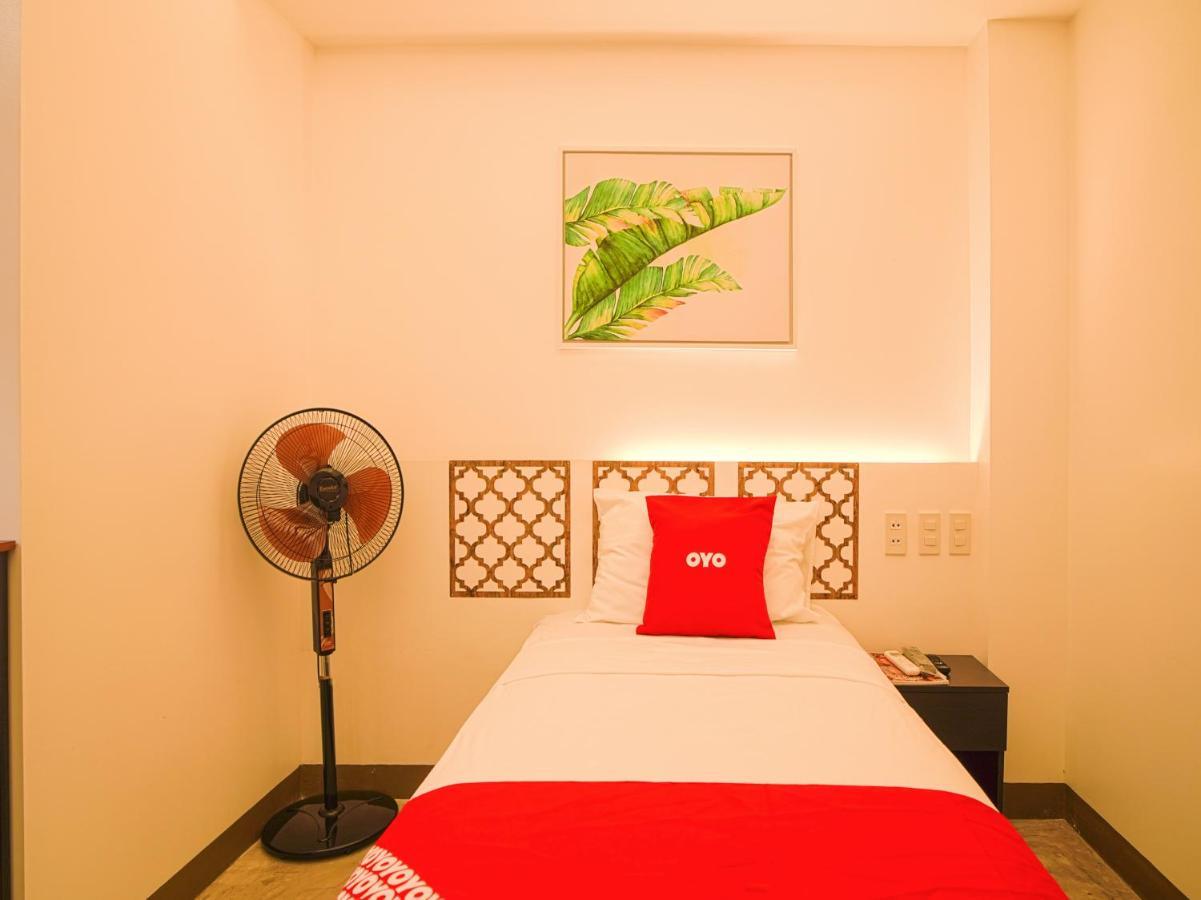 Capital O Oyo 785 The Greenhive Hotel Ibaan Extérieur photo