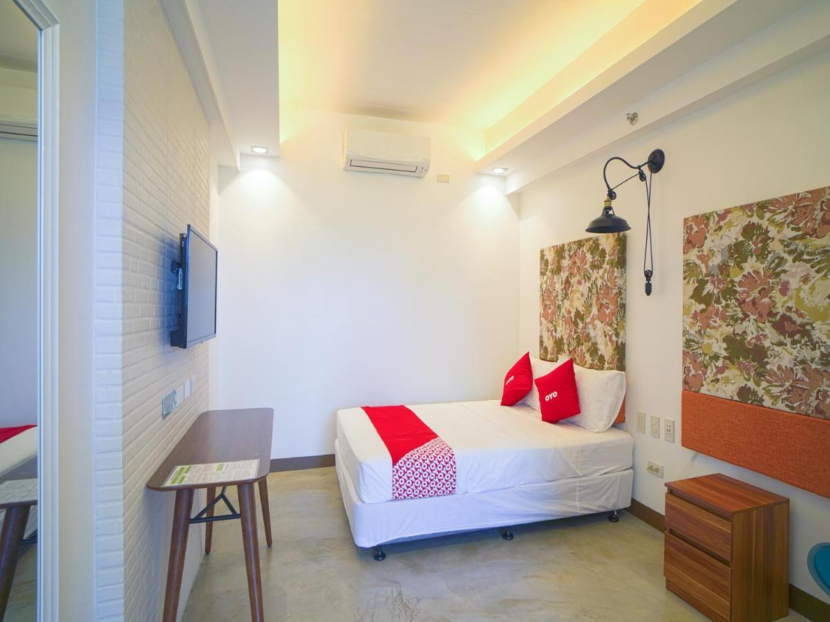 Capital O Oyo 785 The Greenhive Hotel Ibaan Extérieur photo